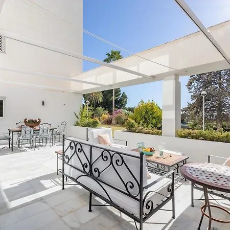 Апартаменти Sea Breeze House By Kura Homes