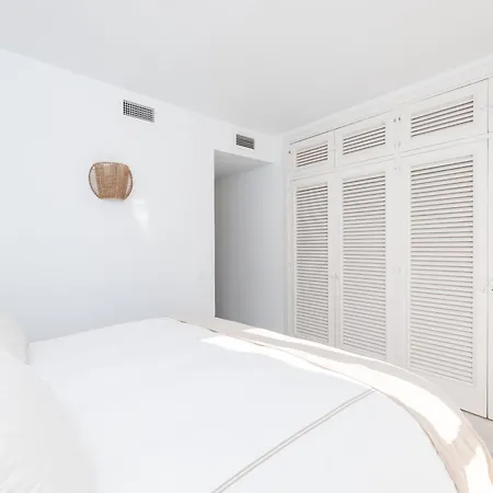 Sea Breeze House By Kura Homes