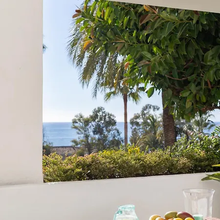 Sea Breeze House By Kura Homes